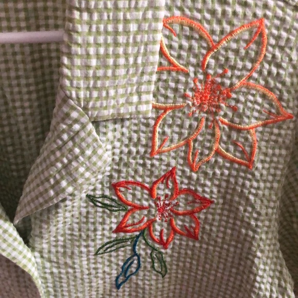 Susan Graver vintage gingham with embroidery florals seersucker shirt L - Picture 2 of 5